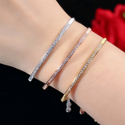 Single row curved bracelet with zircon and diamonds